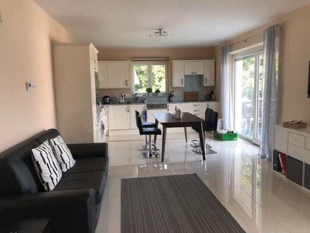 Velden View Ferienwohnung Mit Grosser Sonnenterrasse Und See- Und Karawankenblick Velden am Wörthersee Exterior foto